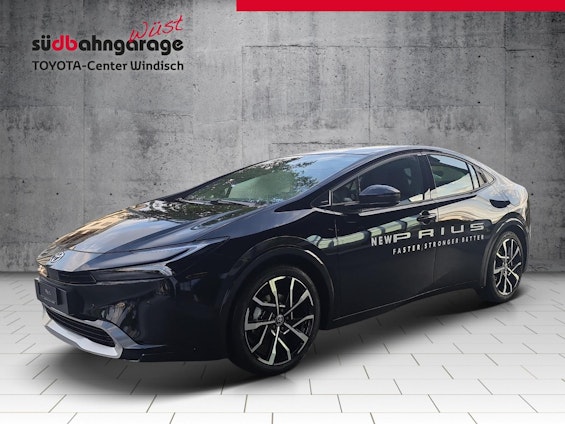 First vehicle image